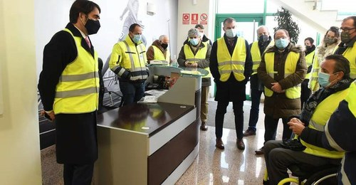 Visita del consejero a planta de Ilunion en Villa Adela