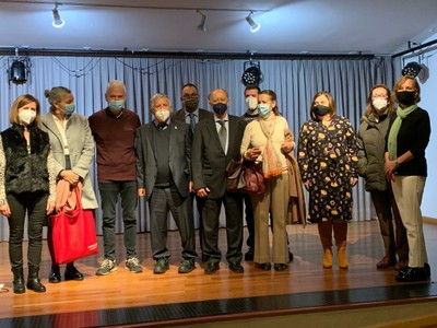Antonio Álvaro Municio posa con algunos compañeros del voluntariado, en la DT ONCE Madrid 
