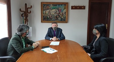 Cristóbal Martínez, en el centro. A la izda. Modesto González, y la derecha Encarnación Pachón