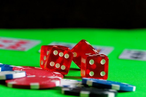 Dados y fichas de casino 