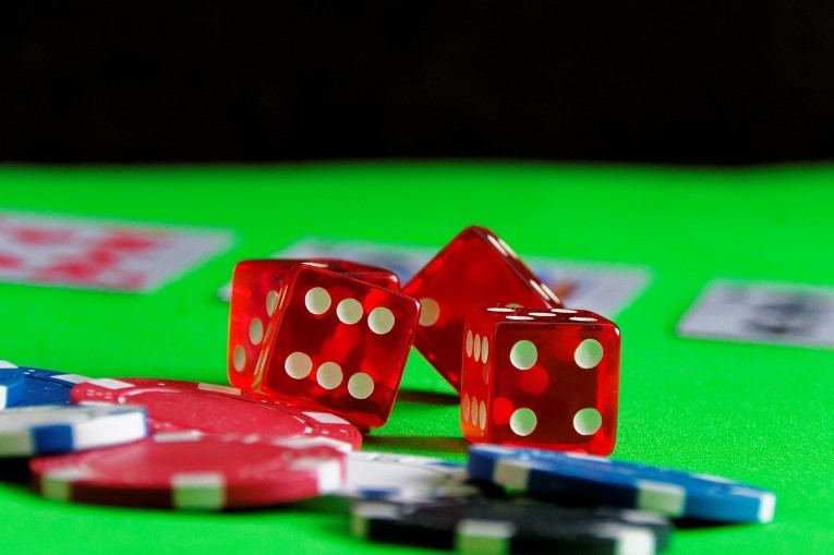 Dados y fichas de casino 
