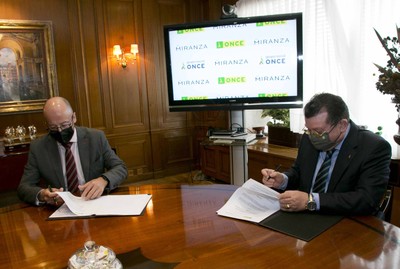 Firma del convenio entre Miranza y ONCE