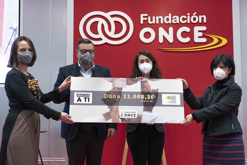 Entrega del cheque a la FOAPS