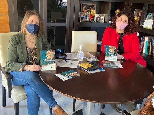 Noelia Císcar y Anabel Morente durante la reunión de planificación para llevar a cabo la campaña