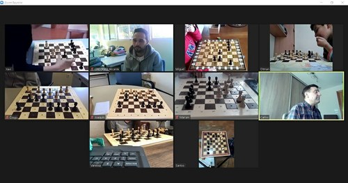 Pantallazo de un de las clases de ajedrez por Zoom
