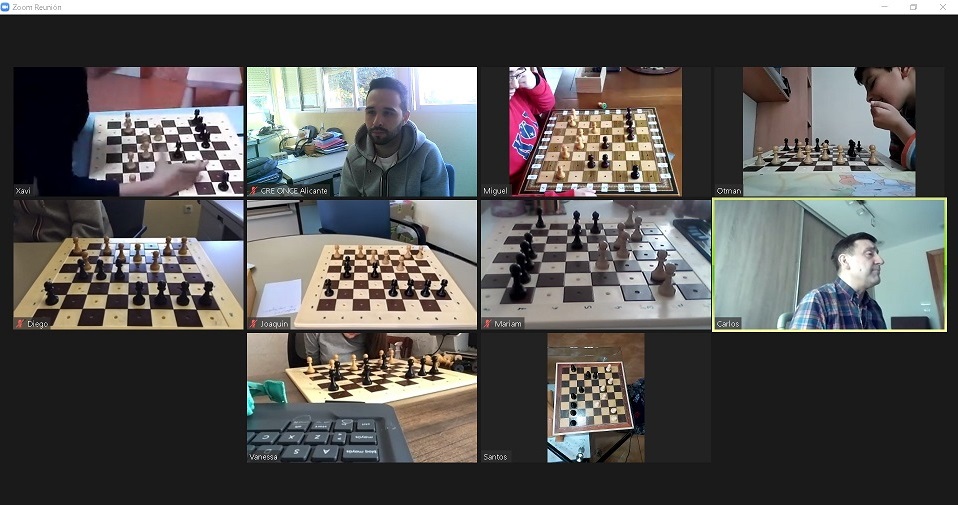 Pantallazo de un de las clases de ajedrez por Zoom