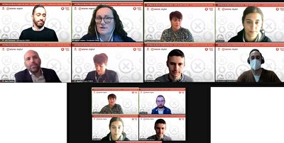 Pantallazos del acto online de entrega de becas