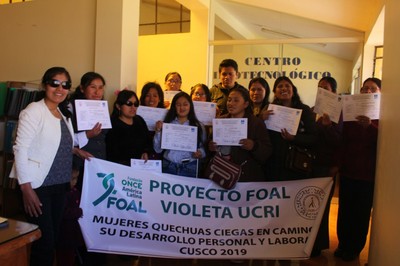 Mujeres participantes uno de los proyectos apoyados por el Programa FOAL Violeta