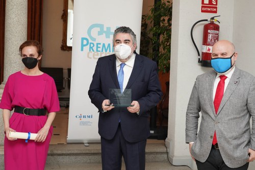 El Ministro junto a Pilar Villarino y Luis Cayo