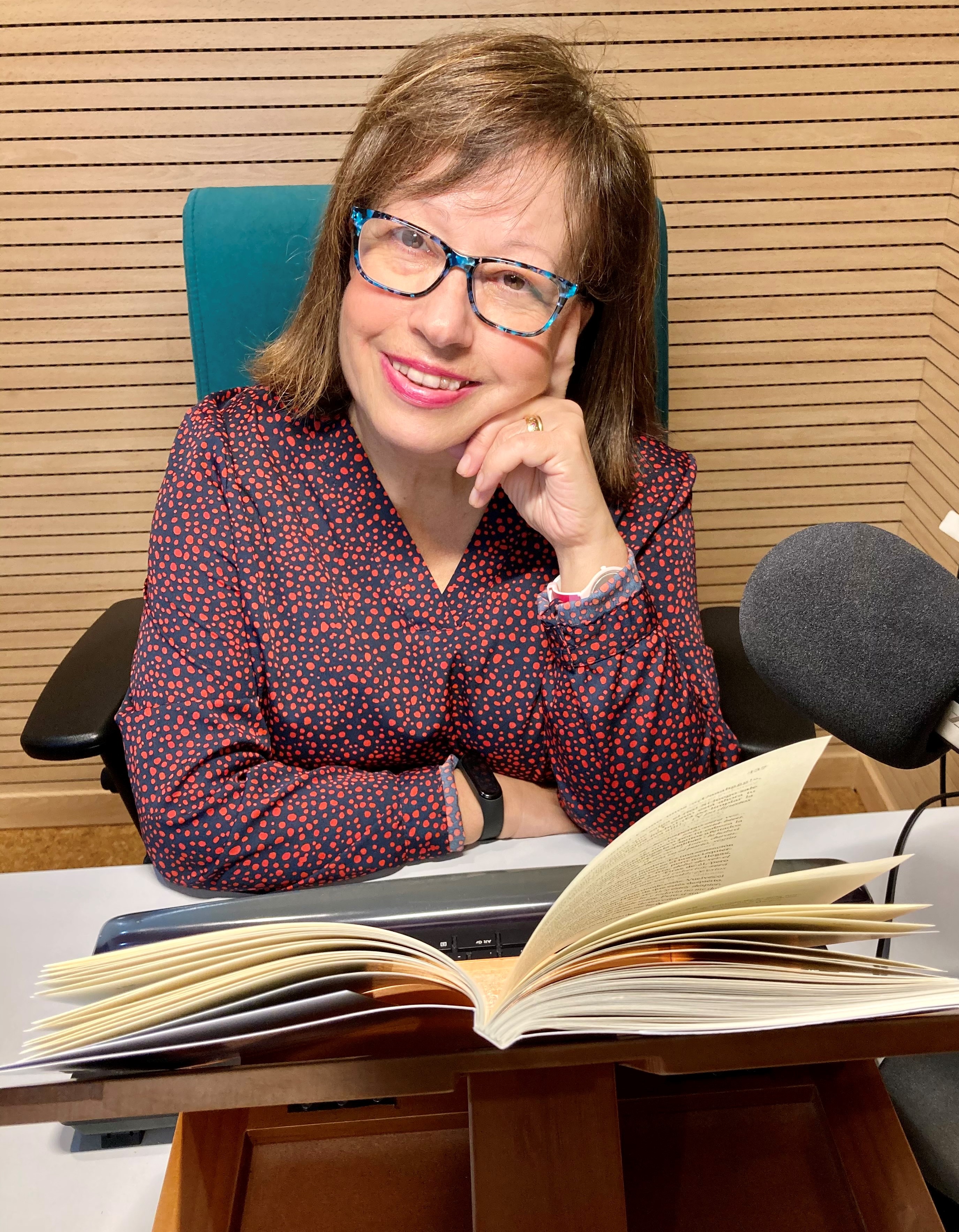 Ana Piqueras Flores en su estudio de grabación en el SBO