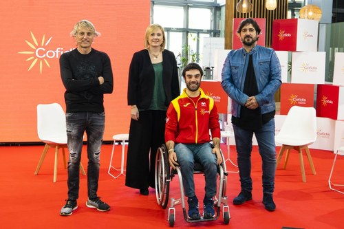 De izda a dcha: Jesús Calleja, Gonzalo García Abella, Anna Golsa y Antonio Orozco