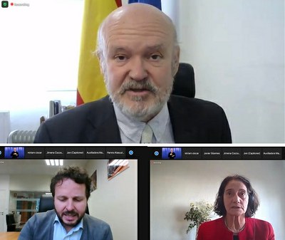 Fernando Jiménez. Debajo, Javier Güemes e Inmaculada Zamora 