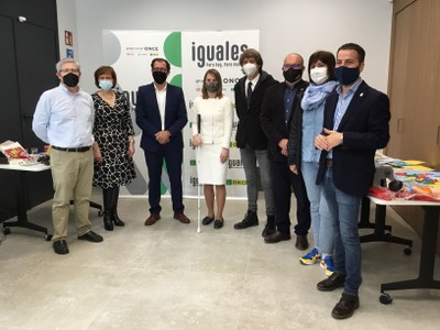 Foto de familia de la visita de los responsables políticos de Soria a la sede de la ONCE junto a Leire y responsables de la ONCE en Castilla y León
