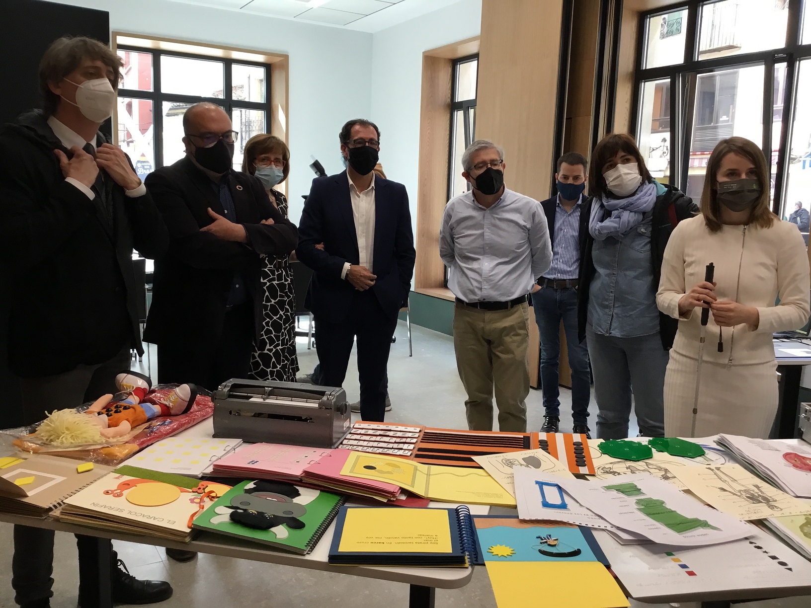 Otro momento de la visita a la sede de Soria