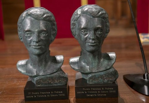 Estatuillas del Premio Francisca de Pedraza
