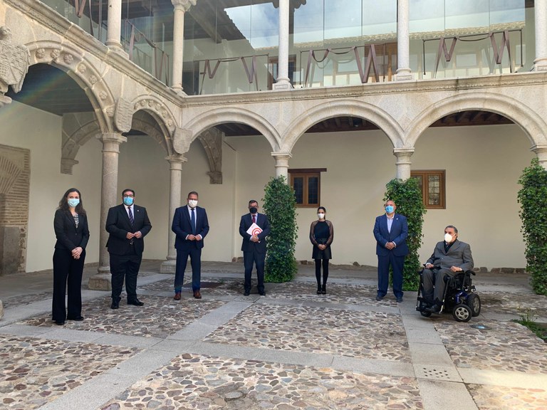 Foto de familia en el Palacio de los Verdugo de Ávila