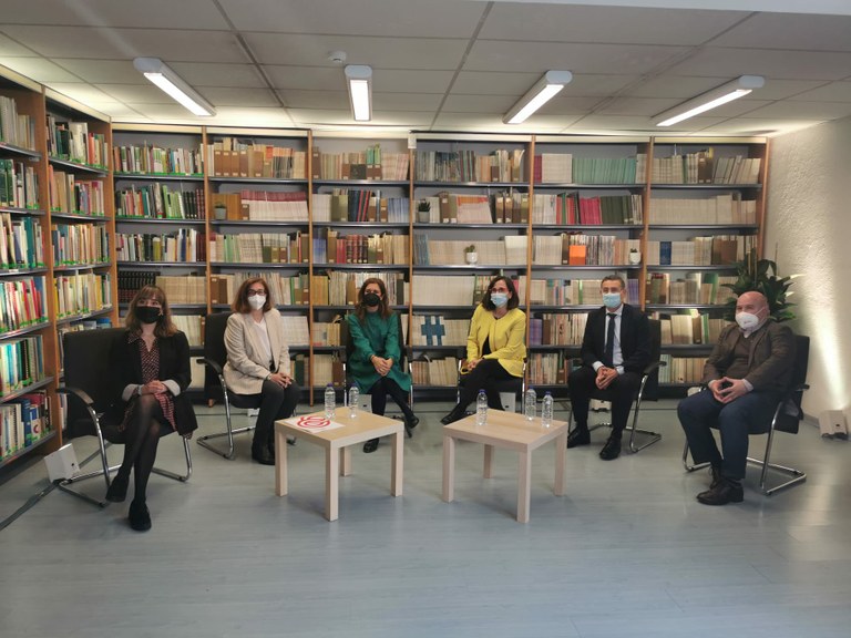 Foto de familia de los participantes en la presentación del Estudio