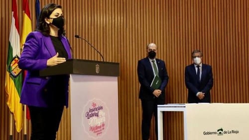 La presidenta del Gobierno de La Rioja, Concha Andreu, en el acto de presentación de las nuevas empresas incorporadas al Club de Empresas Solidarias