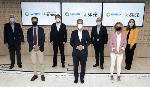 Foto de familia de los responsables de las empresas andaluzas y de Ilunion