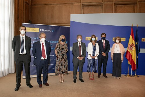 El secretario de Estado Pedro Saura (en el centro) con el equipo de ENAIRE