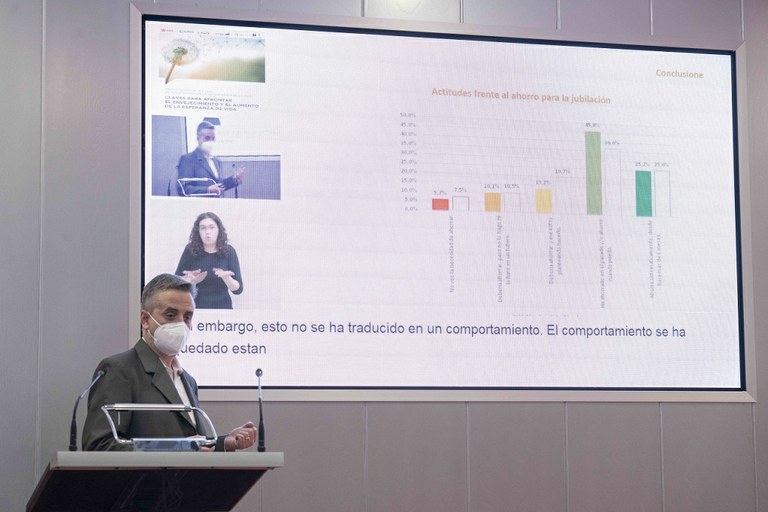 Ismael Vallés en un momento de la presentación del estudio
