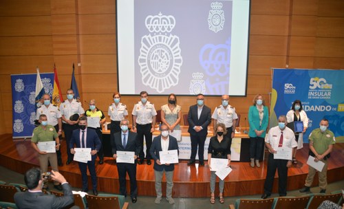 Foto de familia de todos los galardonados, incluído el vigilante de Ilunion premiado