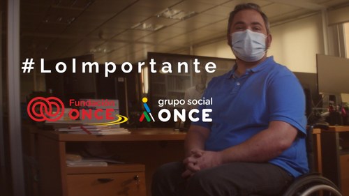 Fotograma de la campaña #LoImportante