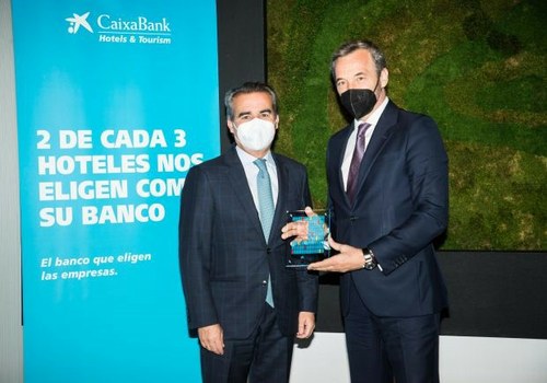 José Ángel Preciados con el galardón