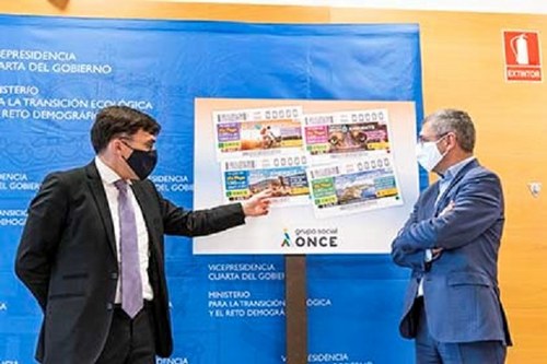 Alberto Durán y Hugo Morán en el acto de presentación de los cupones dedicados al medioambiente