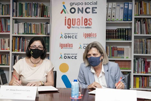 Escalona y Palahí en la firma del acuerdo