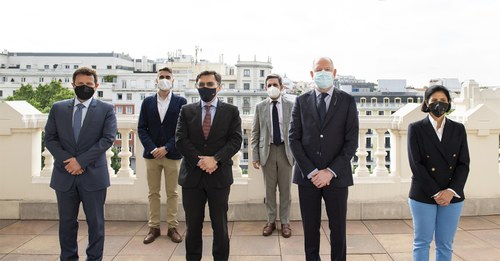 Foto de familia de los directivos de la ONCE y de Mapfre