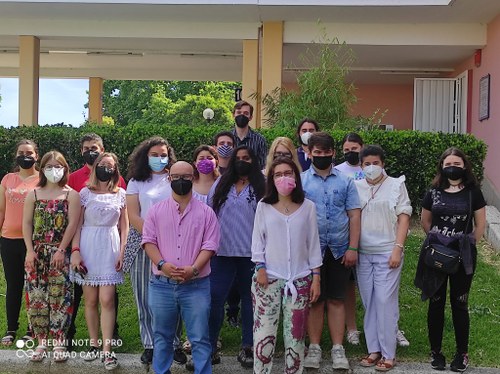 Foto de los alumnos con discapacidad intelectual graduados en la Pablo Olavide