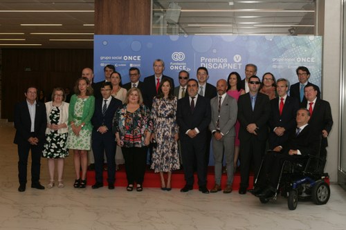 Foto del jurado de los premios en la edición de 2019 acompañado por la reina Letizia en el acto de entrega de los premios
