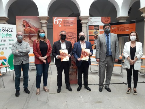 Asistentes a la firma del convenio