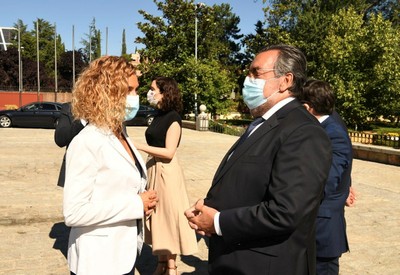 Carballeda charla con Meritxell Batet