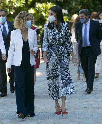 La reina junto a la presidenta del Congreso
