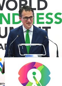 Fernando Riaño en el acto de clausura de la World Blindness Summit