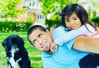 José María Viera posa feliz con su hija Elena