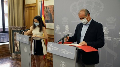 Belarra y Poyato firman en acuerdo en la sede del Ministerio