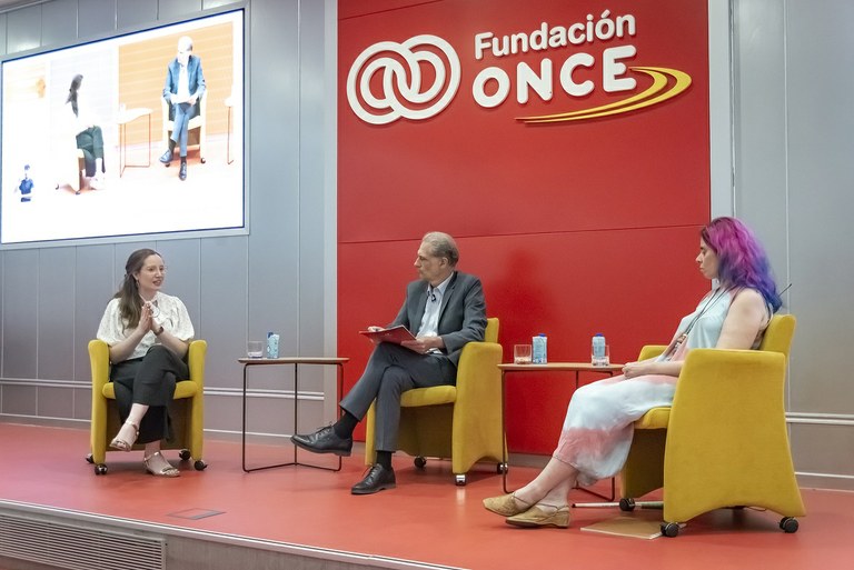 De izd. a dcha. Rocío Benavente, José Manuel González Huesa y Virginia Carcedo