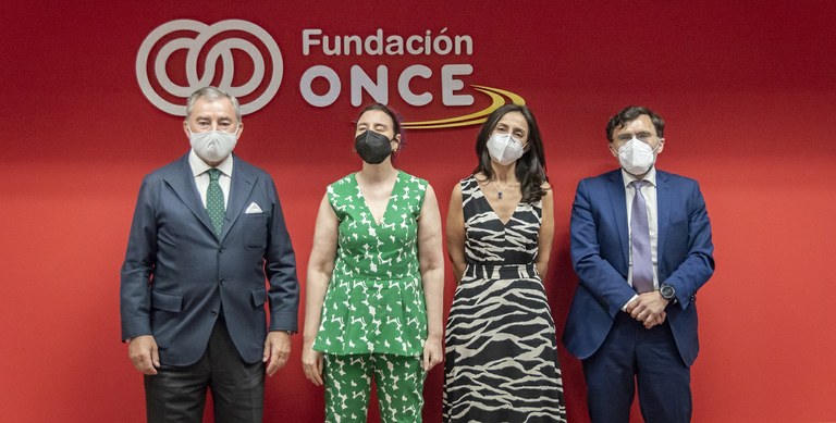 Foto de familia de los responsables de Inserta, Fundación ONCE y Fundación Integralia DKV 