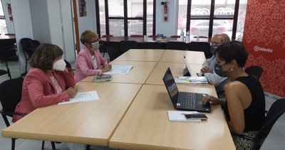 Un momento de la reunión con la consejera canaria