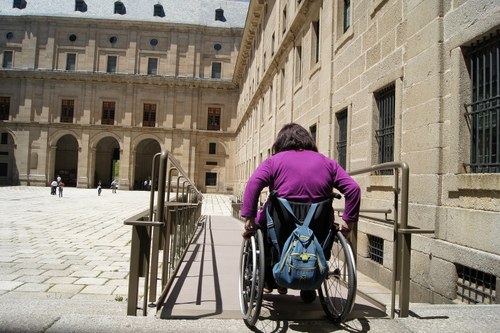 Una turista con discapacidad en El Escorial