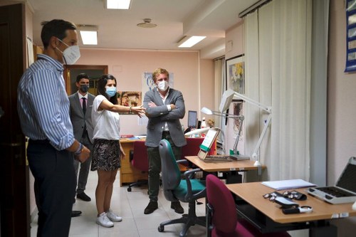 Momento de la visita al Servicio de Rehabilitación Integral 