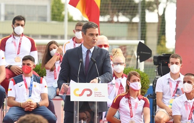 Pedro Sánchez, desde el atril, se dirige a todos los deportistas