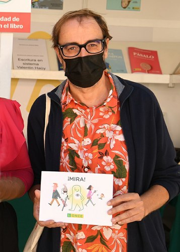 Álvaro Núñez muestra la nueva guía Mira 