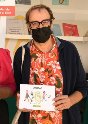 Álvaro Núñez muestra la nueva guía Mira 