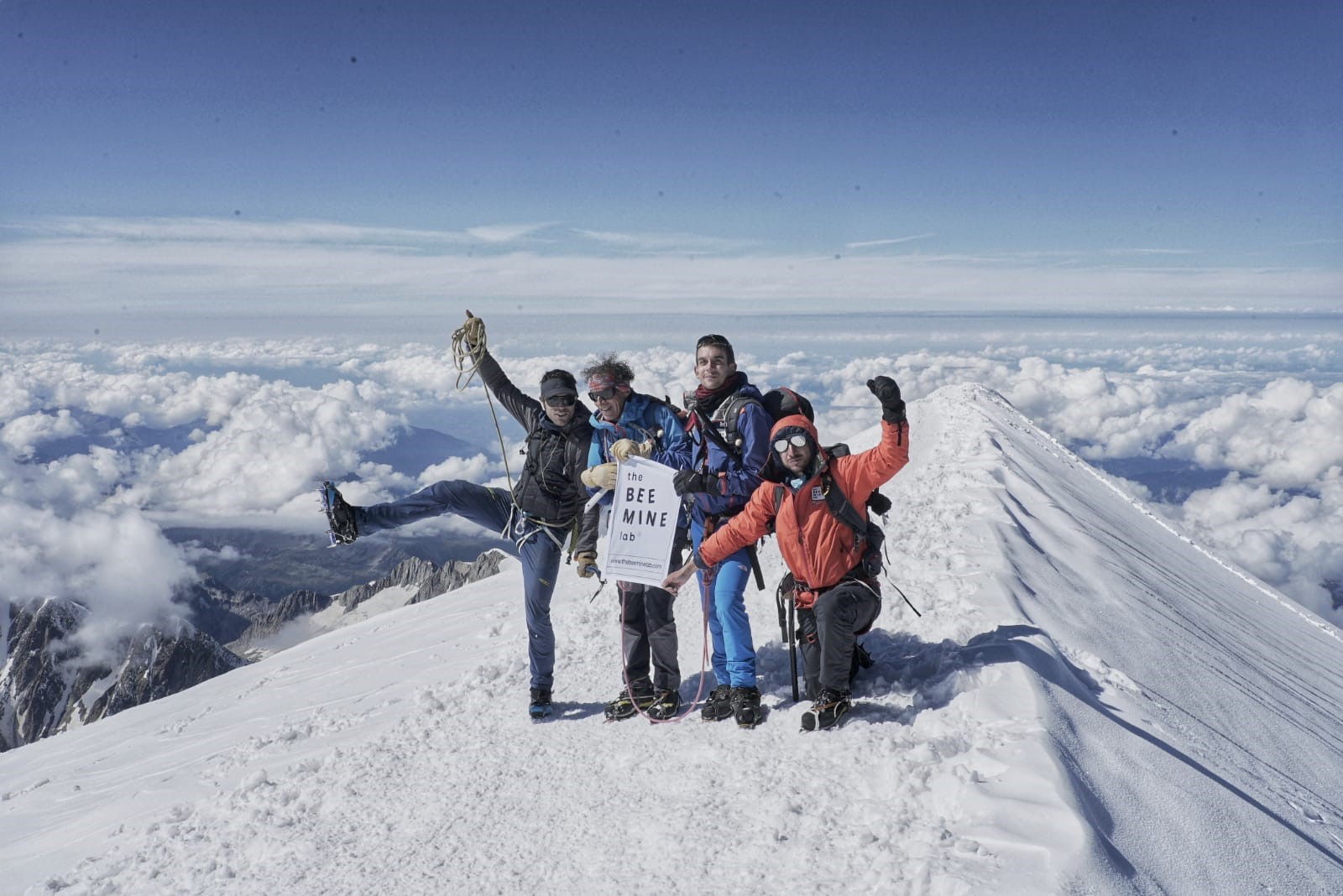 Descarrega junto a Xisco y Óscar en la cima del Mont Blanc