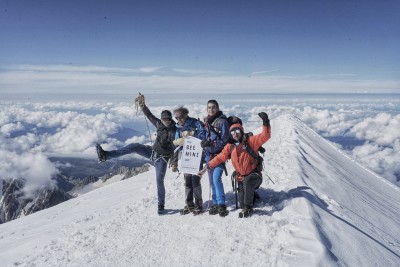 Descarrega junto a Xisco y Óscar en la cima del Mont Blanc