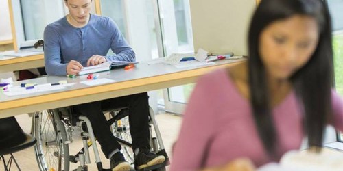 Joven Universitario con discapacidad